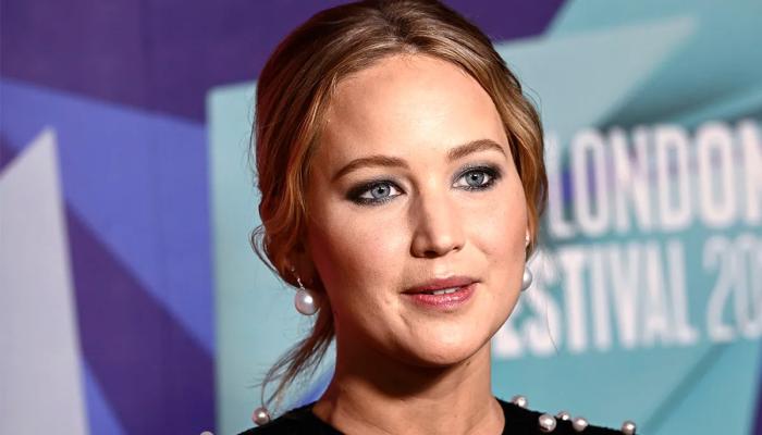 Jennifer Lawrence keeps it casual as she hails in New York City