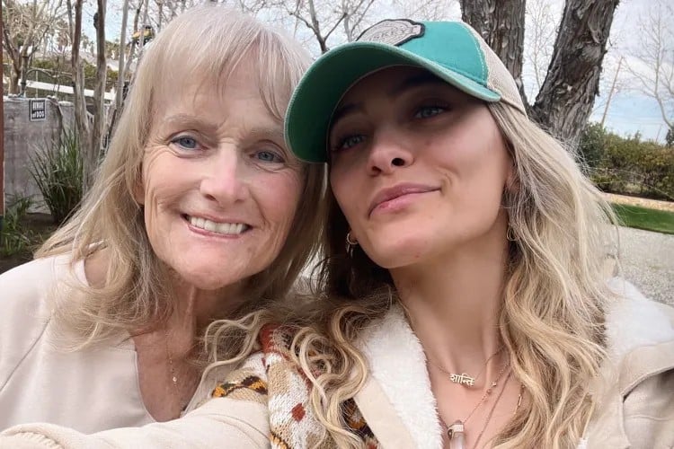 Paris Jackson with Debbie