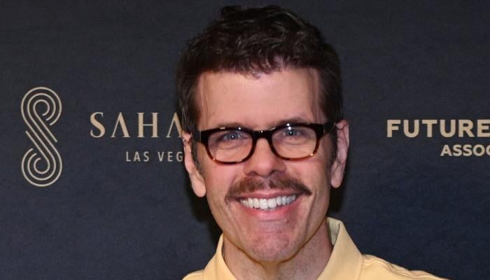 Perez Hilton shares hospital bed selfies after severe flu scare