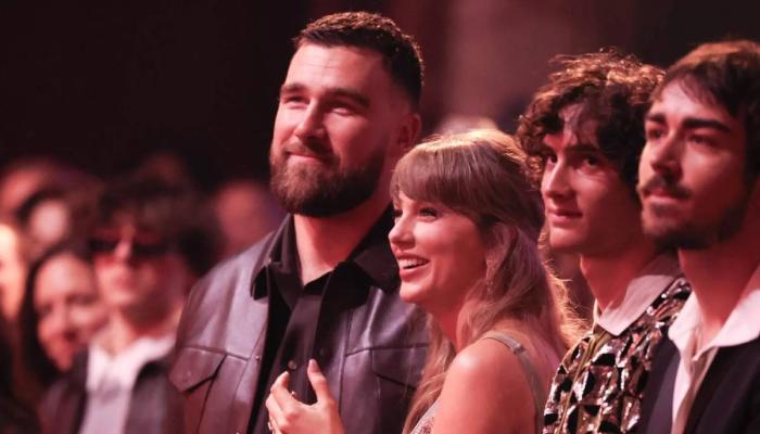 Taylor Swift expresses love for fiancé Travis Kelce at 2026 iHeart Awards