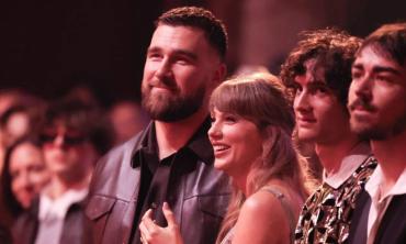 Taylor Swift expresses love for fiancé Travis Kelce at 2026 iHeart Awards