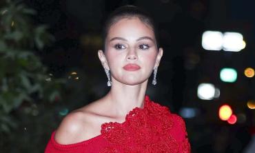 Selena Gomez pokes fun at clone rumours with latest move
