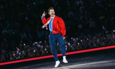 Harry Styles finally responds to fan stage complaints: 'Actively working'