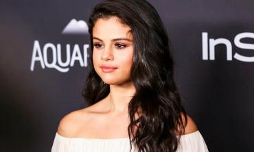 Selena Gomez debuts wild hair transformation like never before