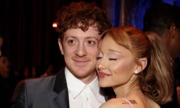 Ariana Grande enjoys 'positive vibes' after breakup with Ethan Slater