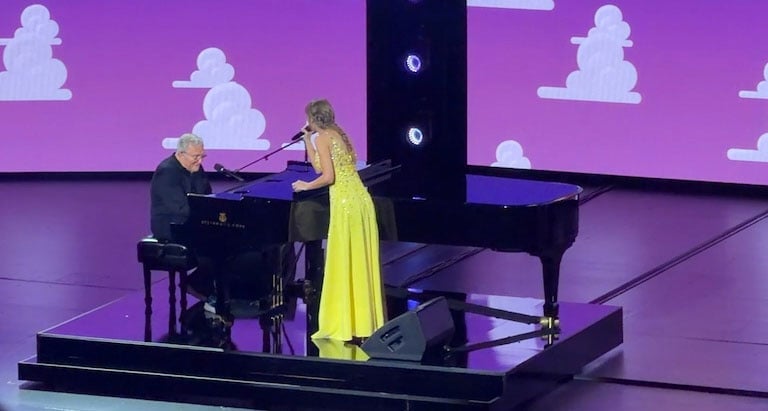 Taylor Swift delivers a touching speech at ‘Toy Story 5’ premiere