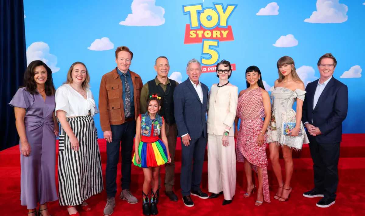 Taylor Swift makes fashion statement at Toy Story 5 premiere