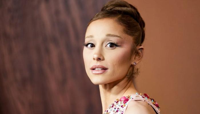 Ariana Grande breaks down in tears during emotional moment on stage