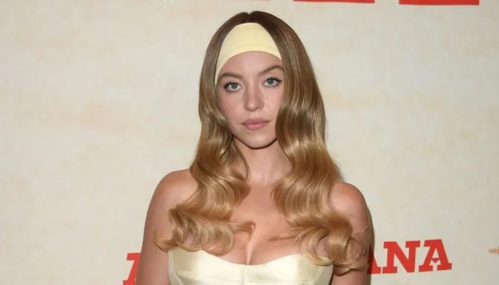 Sydney Sweeney spotted on PDA-filled stroll with Scooter Braun