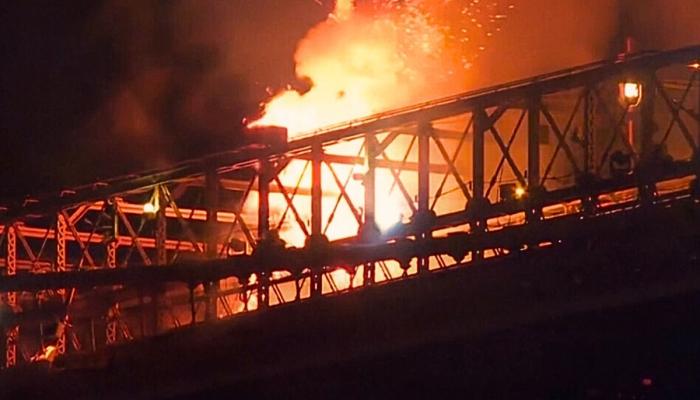 Brooklyn Bridge blaze sparks panic during July 4 fireworks in New York